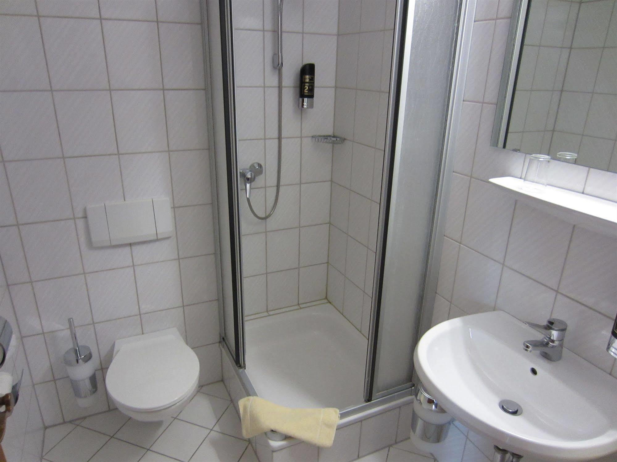 Hotel Germersheimer Hof Bagian luar foto
